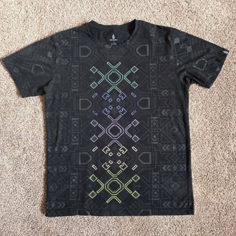 Threyda Limited Run Geometric Art Shirt Large Multicolor
